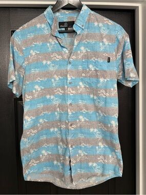 Modest Men's Blue and Gray Striped Short-Sleeve Button-Down Shirt